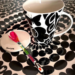 Porcelain V Mug - Palais B & W
